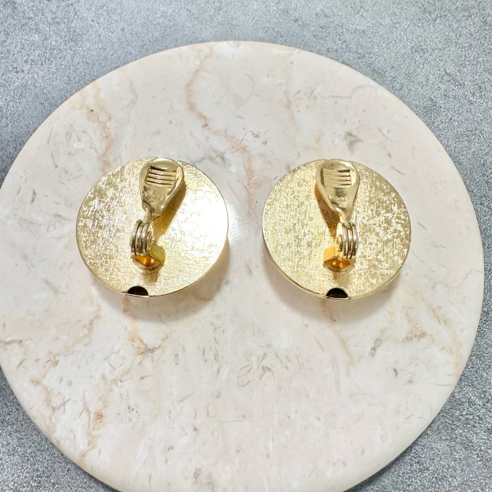 Vintage 1980's Monet Gold Tone Dome Round Clip On Statement Earrings - Picture 4 of 5